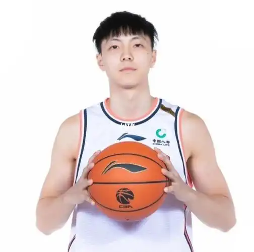 广东  #广东宏远  #cba胡明轩  #胡明轩   理想主义青年不会轻易为