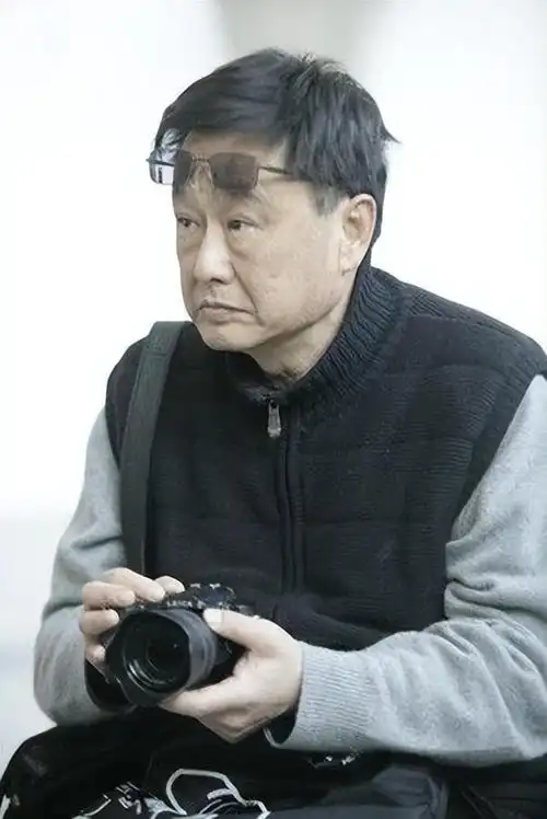 于是倪萍就顶着陈家儿媳妇的头衔在忙前忙后,并且还一手操办了陈凯歌