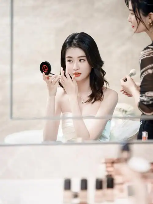 乔欣超话01#带着微博去都市#@乔欣bridgette赴约#微博电影之夜#,与