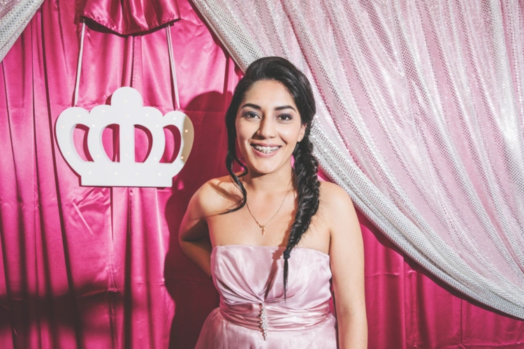 乔娜在粉色的颜色            克里斯蒂娜·贝道夫