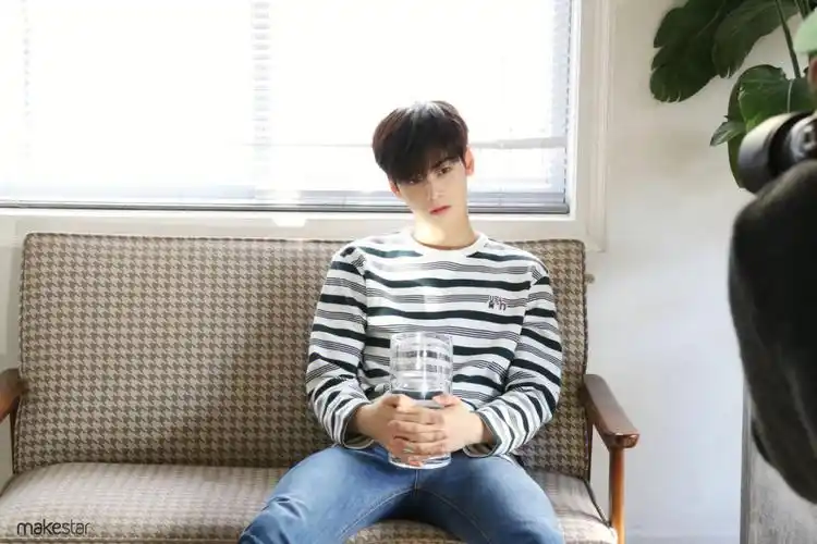 车银优画报美男纸横版