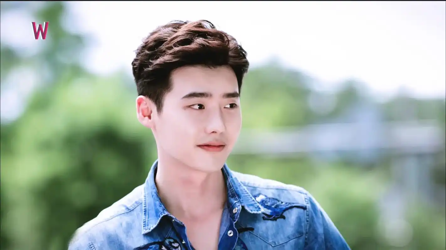 李钟硕《w两个世界》帅气剧照图片桌面壁纸