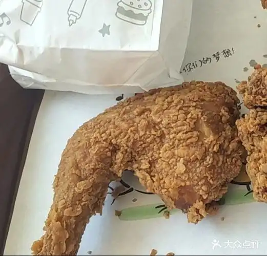 香辣鸡腿堡推荐菜:介绍:地址(在哪里):华莱士位于临沂市沂水县沂城