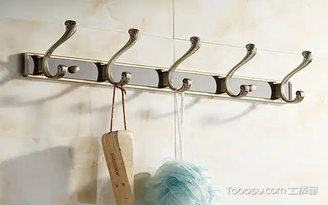 卫生间挂衣架不可或缺,衣服的实用小管家