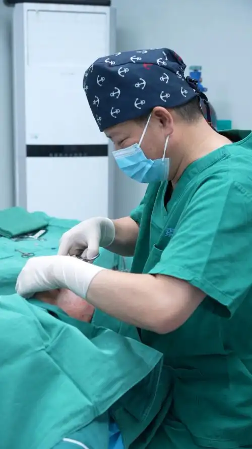 小区好几个姐妹都在这儿"回春",亲眼瞧着她们的变化,心里倍儿有底