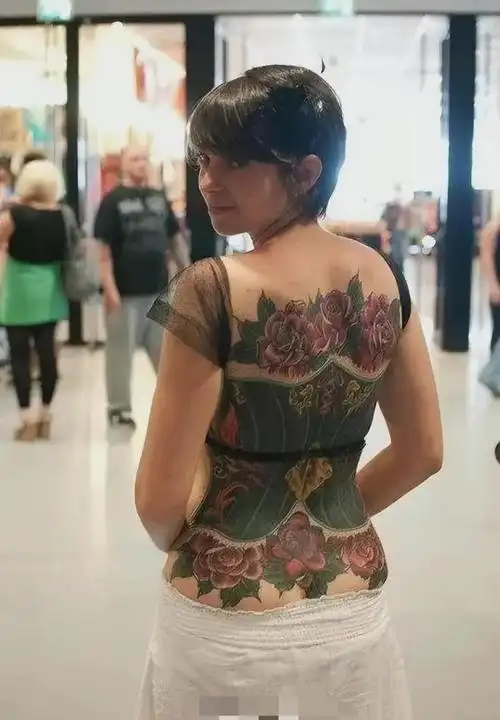 女子通体纹身相亲18次失败18次躲角落流泪网友洗不掉