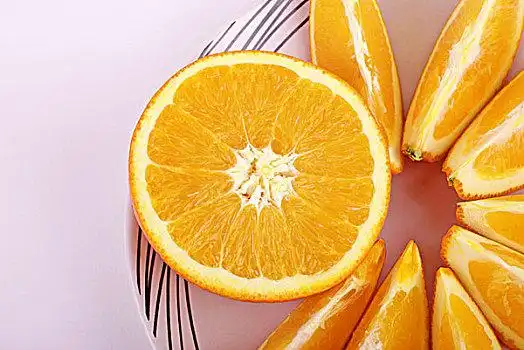 切开的橙子