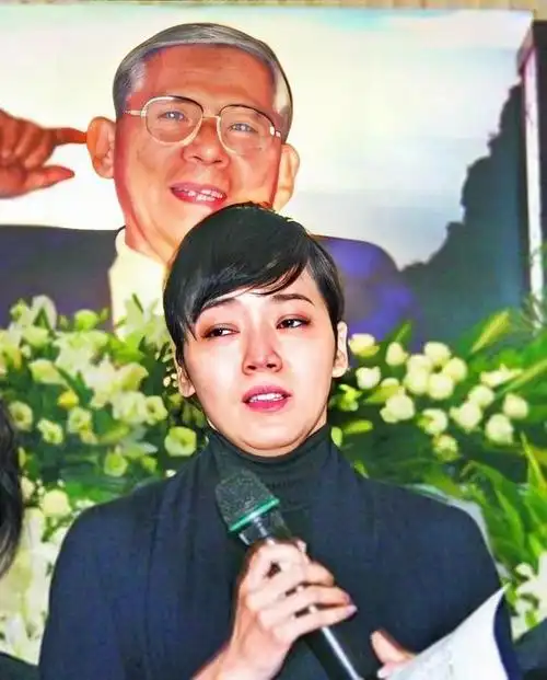 邱家再曝林月云"不伦恋"内幕,曾暗搭邱嘉雄同学,原配常年吃素