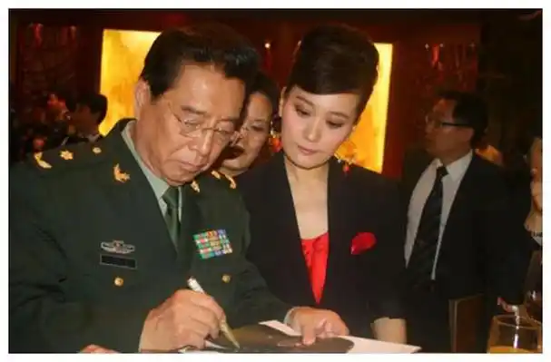 谭晶我这辈子最正确的决定就是为科学家丈夫生了一对双胞胎