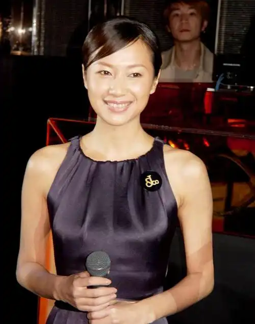 图文才女导演徐静蕾出席钻石腕表发布会