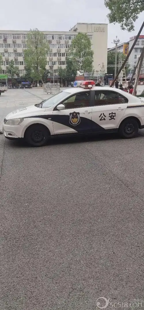 走到哪都看得到警车