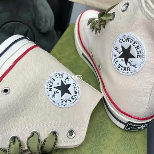 gucci绿丝带 x 匡威联名_古驰怎么样_匡威怎么样_踏青_时尚_搭配_春天