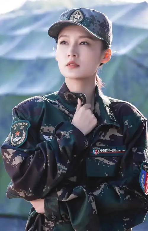 从中国机长到爱上特种兵我又被李沁穿制服的样子杀到了