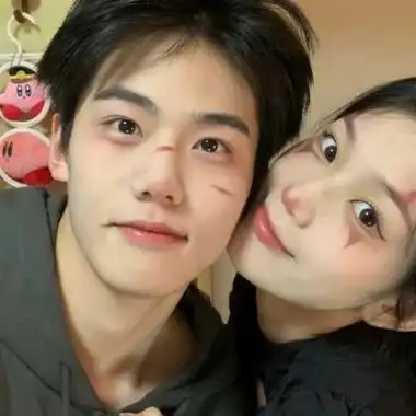 甜到爆的怼脸好看高颜值情头 真人甜蜜浪漫氛围感强的情侣头像_情侣