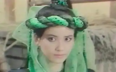 天龙八部名场面,六版木婉清摘面纱,谁秀丽绝俗,谁在闹笑话?