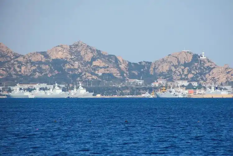 国外卫星拍摄到的青岛航母军港的照片