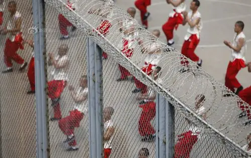 2012年5月23日,石家庄市劳教所,劳教学员广场操汇报表演.供图|cfp