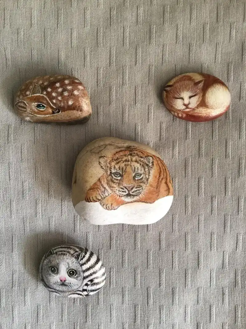 萌萌的小动物.#手绘石头画 - 抖音