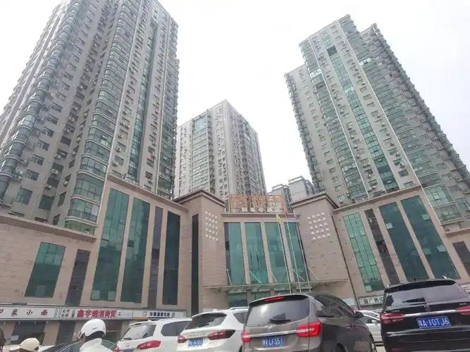 (出租) 陇海路地铁口!凯旋门150平精装带隔断!采光好看房方便!