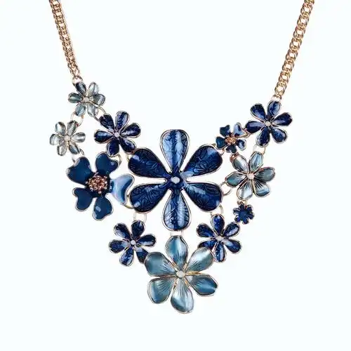 岩石,生物等)制成的,具有一定价值的首饰,工艺品或其他珍藏统称为珠宝