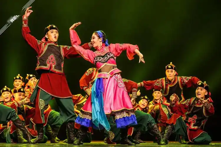 舞影分享 | 蒙古族群舞《黑缎子坎肩》用情抒写草原民族生活气息_舞蹈