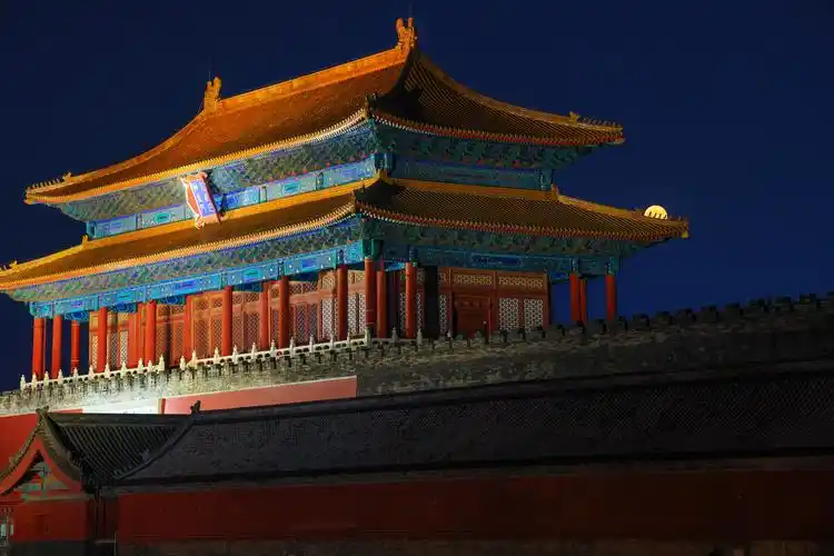 当一轮圆月遇到故宫神武门的脊兽们