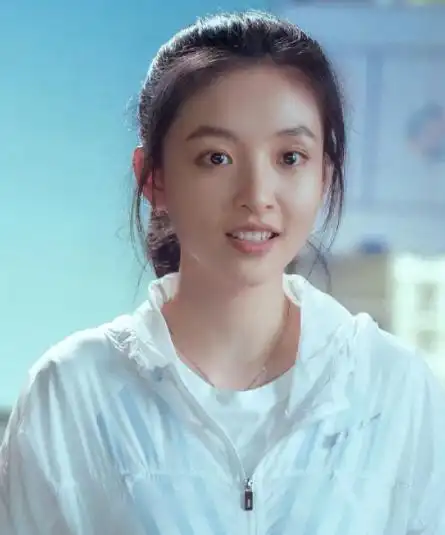 吴倩第一次走进观众视线的角色,应该就是《何以笙箫默》中少女时期的