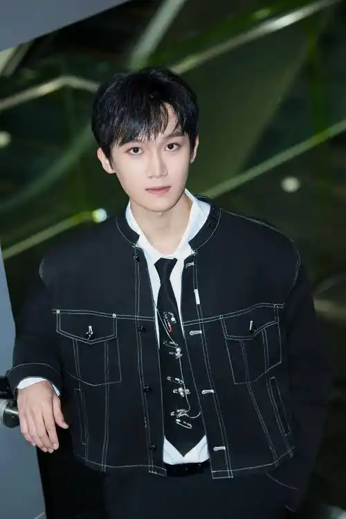 音乐缘计划2舞台惊现巨型猫咪 中传在校生孙睦涵原创曲目打动人心