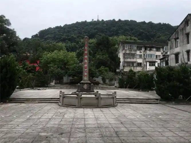 平阳县烈士公墓,是平阳县爱国主义教育基地,平阳县文物保护单位,位于