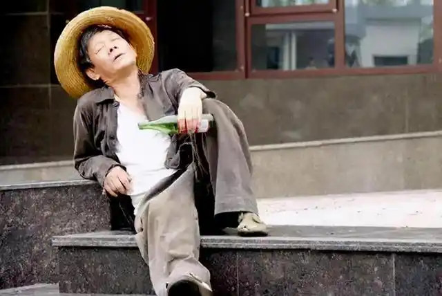 《正阳门下》关老爷子和破烂侯"吟诗斗酒"那段,怎么看的输赢?