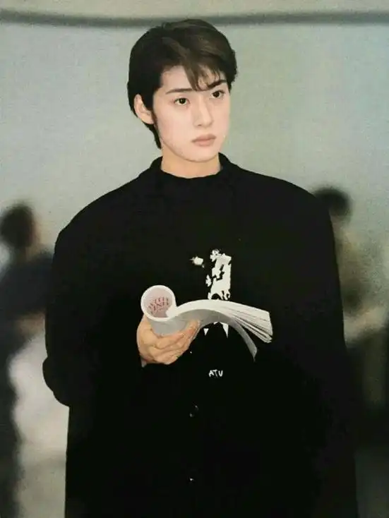 天海佑希:身高1.73米,帅到雌雄莫辨,55岁未婚喜欢一个人生活