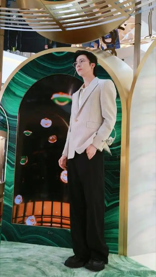 刘宇宁单侧耳钉##白宇刘宇宁默契