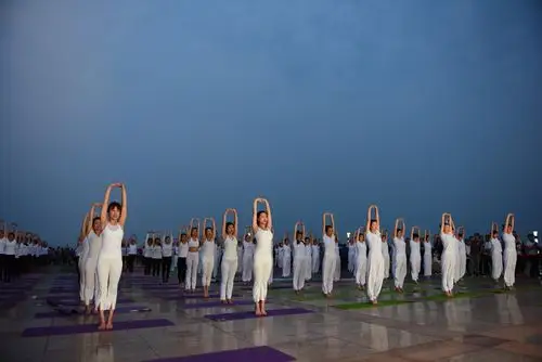 芝罘区举办第二届"国际瑜伽日"瑜伽展演活动