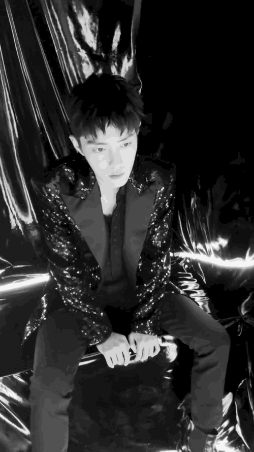 肖战动态壁纸高清图片(东方跨年晚会,全新造型的肖战然炸现场,现场