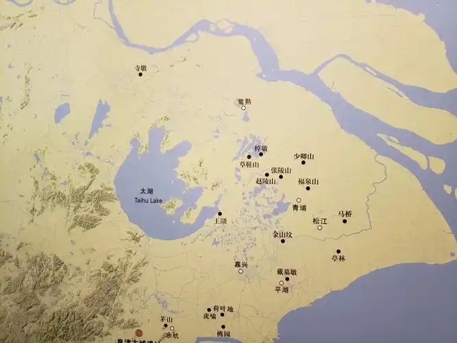 地图上最下面那个红点就是良渚古城遗址.