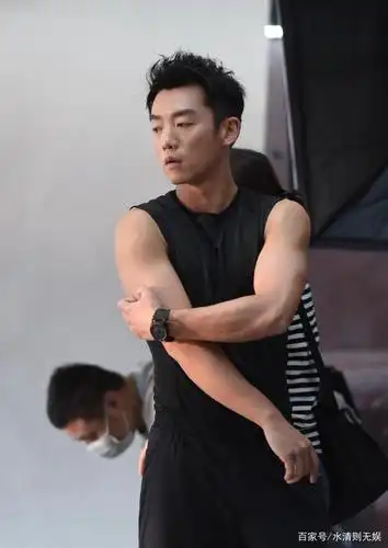 "小猎豹"变"郑小胖"郑恺大口吞美食不怕胖 扬言杀青后就能瘦