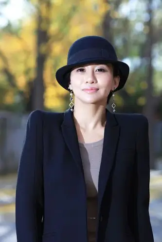 短发美女好身材