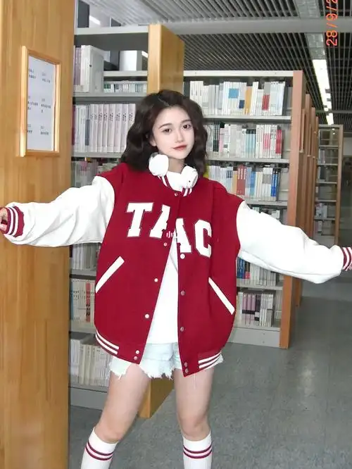 终于找到一件巨显白的红色棒球服啦72