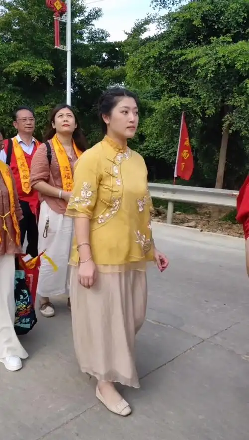 内輋妈祖阁郑晓洁下午一行人到达潮汕