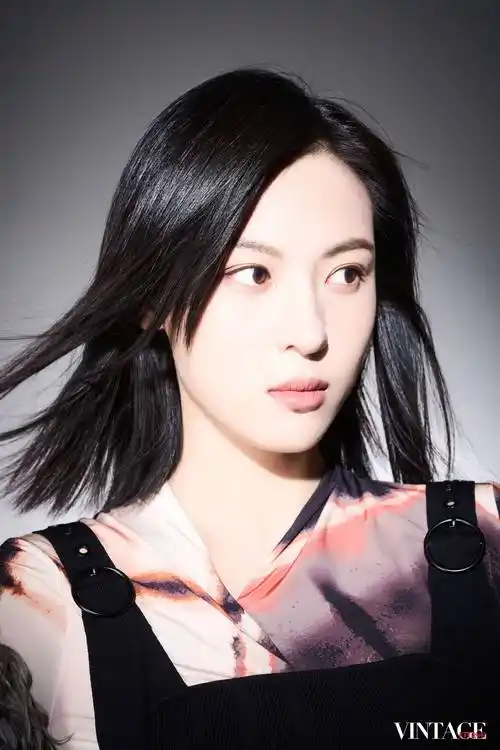 周放循光大片释出 在戏与生活间松弛绽放-影圈焦点新闻的专栏 - 博客