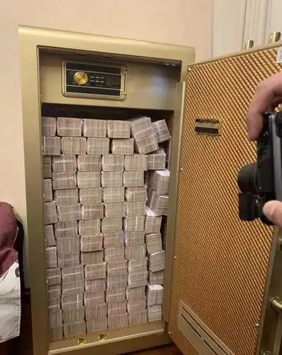 眼罩:再比如来个全部卧倒:还比如被一锅端:但从目前来看,赚钱的骗子多