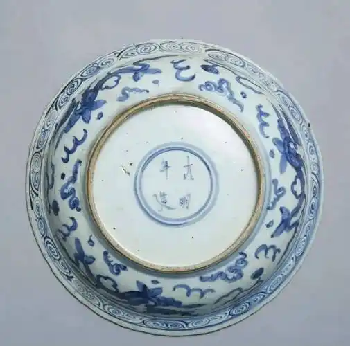 故宫馆藏明中期瓷器底足款识52件瓷器