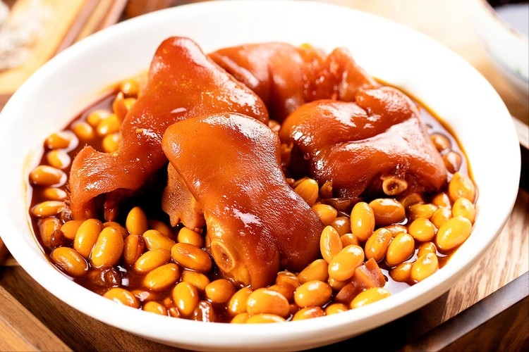 【黄豆炖猪蹄】