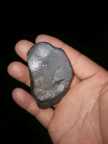 请问这是什么石,像铁块很沉