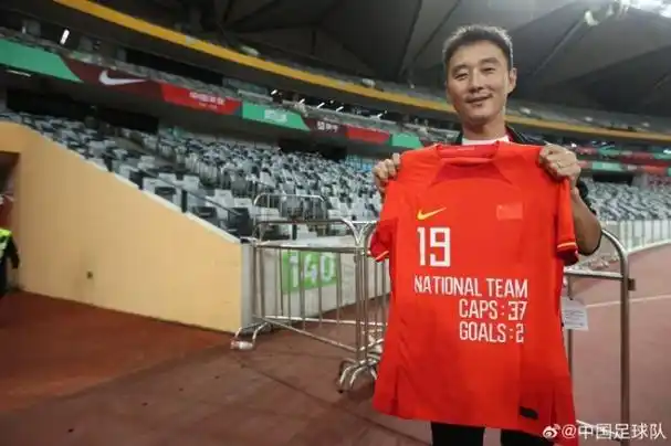 国足官方向退役球员杨昊送祝福