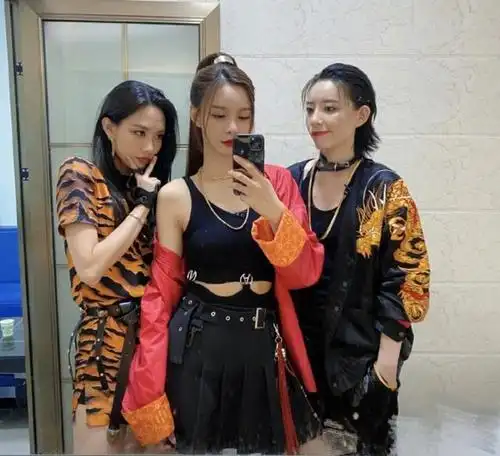 原创吴昕和沈梦辰同台,我终于明白,不争不抢的吴昕凭什么赢