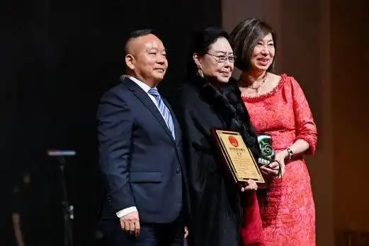 第四届斑彩螺奖揭晓 陈建斌视帝斯琴高娃视后