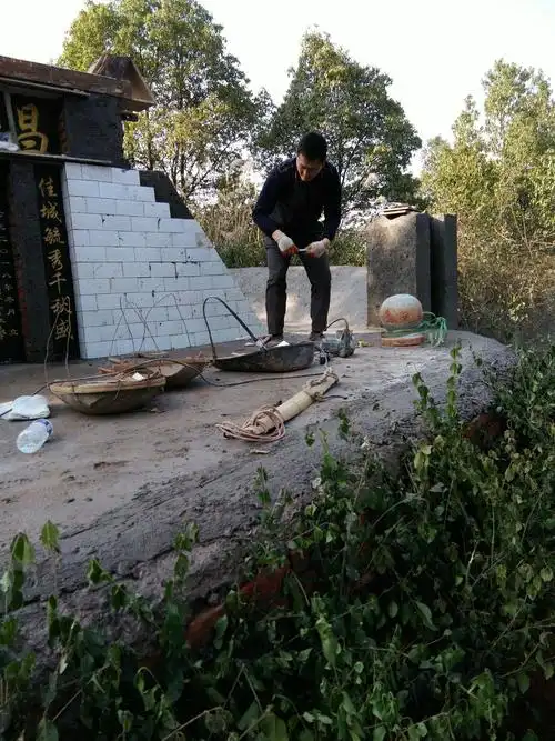 腊月什么日子修坟好什么属相修坟,一月份那天去修坟好