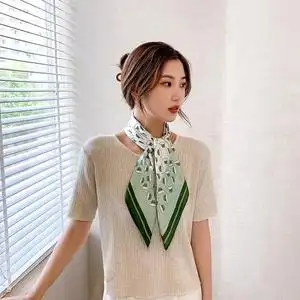 丝巾搭配t恤小众清新系印花装饰休闲缎面小方巾甜美活力热卖款女