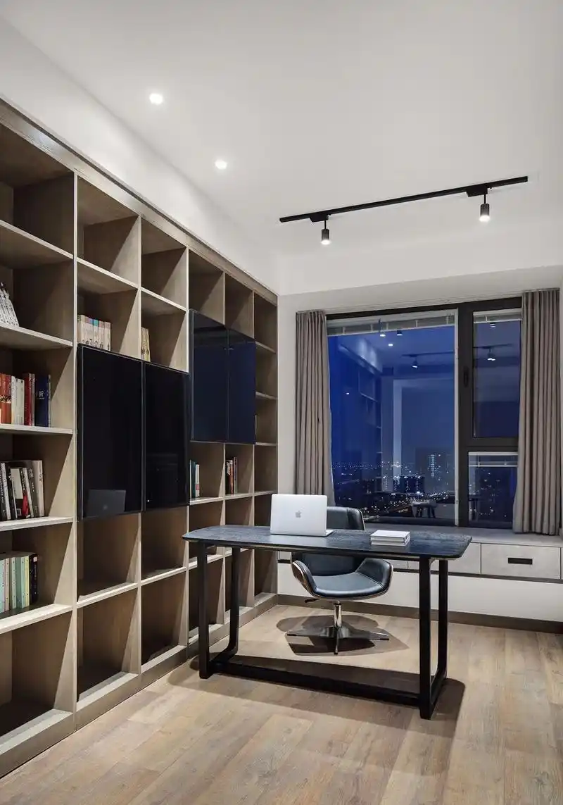 主卧室与书房,对位的空间布局,让不同属性的空间以丰富的层次来呈现